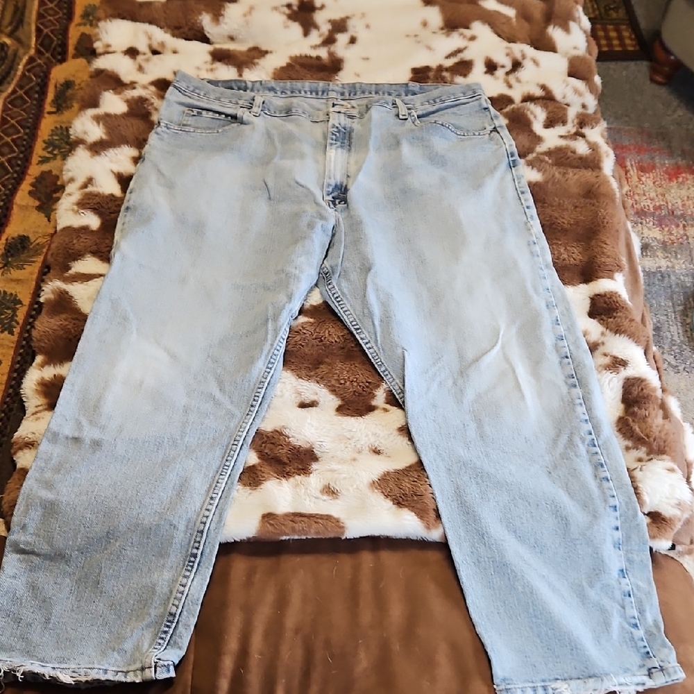 Wrangler Men's Light Blue Relaxed Jeans